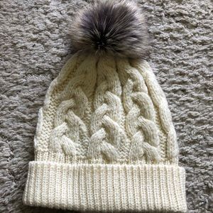 White/cream Pom Pom hat